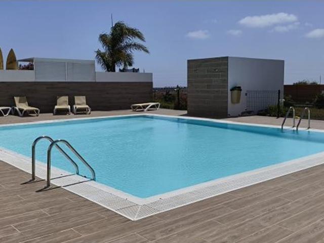 Dúplex Moderno con Terraza Privada y Piscina Comunitaria — El Palmeral, Corralejo