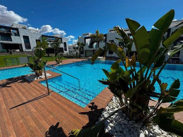 Dúplex moderno en planta baja con amplia terraza y licencia de alquiler – Los Altos, Orihuela Costa