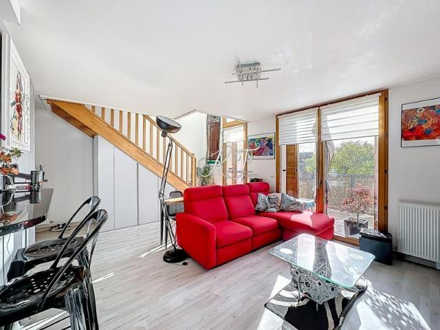 Duplex sans vis a vis proche toutes commodites
