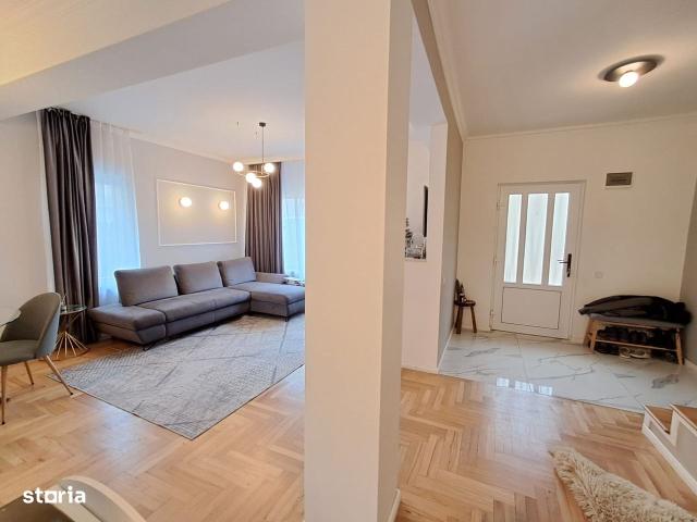 Duplex situat in Floresti zona Terra
