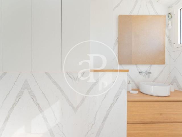 Duplex penthouse for rent with terrace in Gran Via