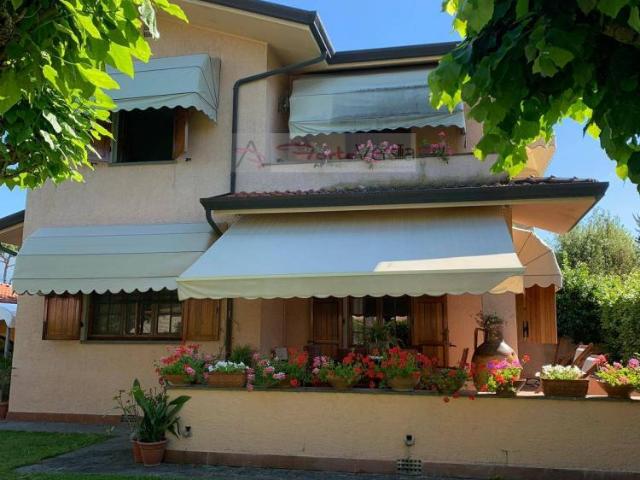 Duplex PLURILOCALE in affitto a Forte dei Marmi Lu