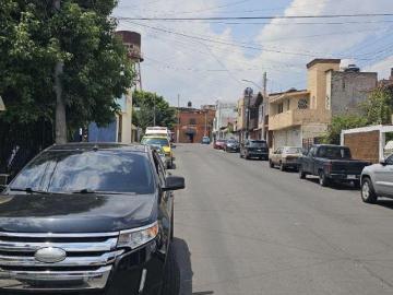 DÚPLEX PLANTA BAJA EN ACATITA DE BAJAN 3 REC 1 BAÑO COMPLETO NO COCHERA A 2 MIN DE LAS AMÉRICAS