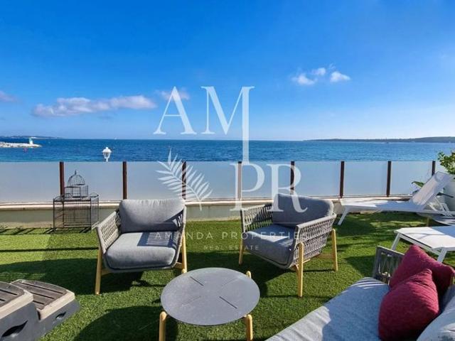 Villa première ligne sur la mer Les yeux dans l'eau Cannes Palm Beach