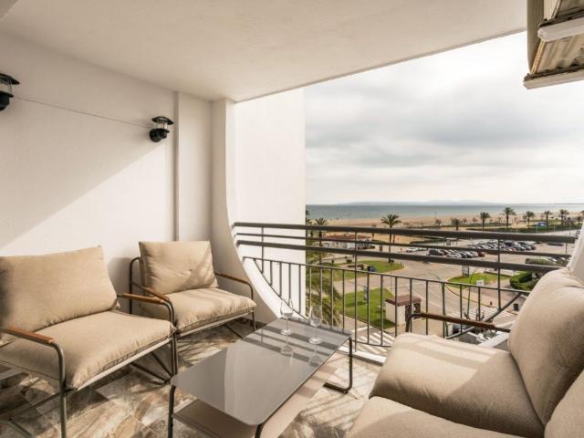 Dúplex reformado con vistas al mar y al canal en Empuriabrav. 70m² Empuriabrava