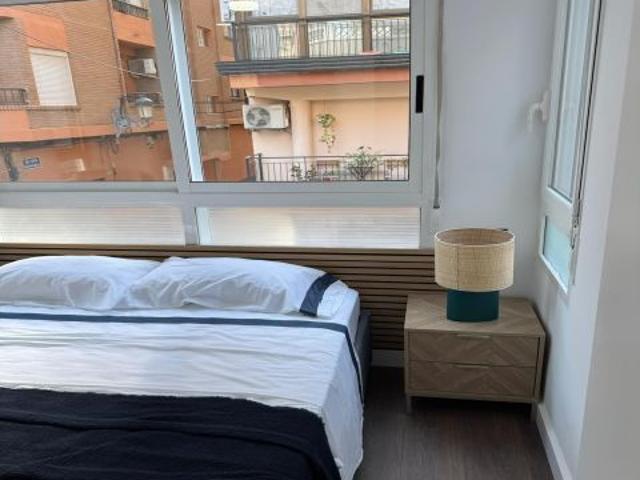 Dúplex reformado con gran terraza privada a pocos minutos de la playa