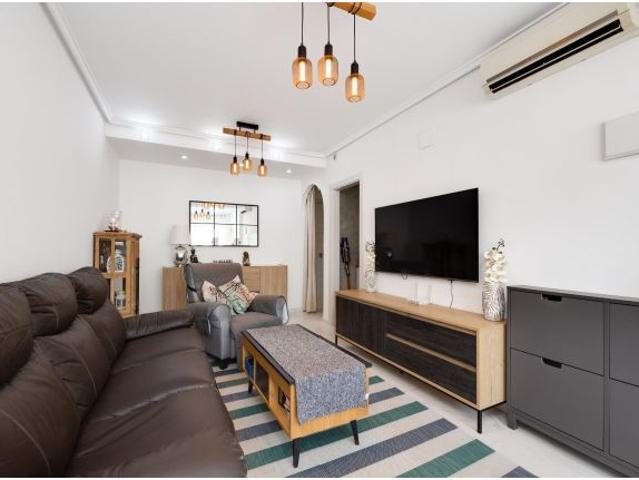 Duplex reformado con piscina comunitaria en Aguas Nuevas, Torrevieja
