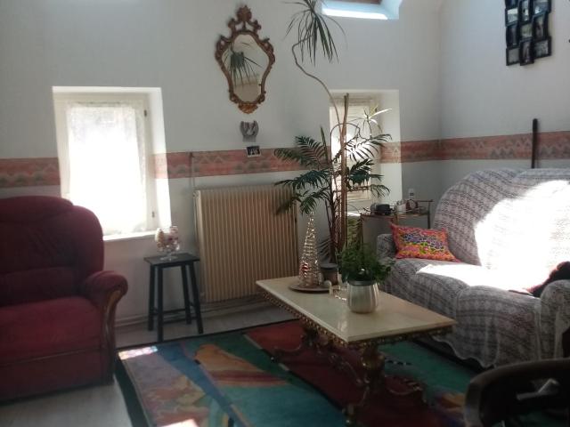 Duplex rénové, bien éclairé
