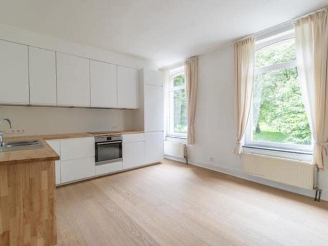 DUPLEX RÉNOVÉ DANS UN CADRE ATYPIQUE