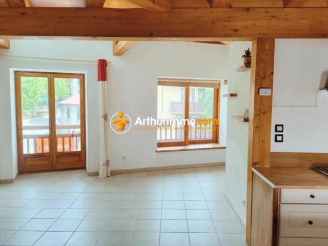 Duplex rénové 3 chambres – Hyper centre de Guillestre