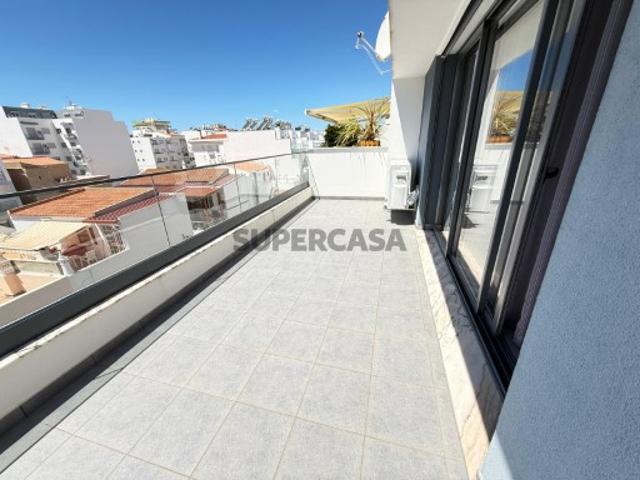Duplex T1+1 Moderno com Terraço e Varandas a 350m da Praia em Monte Gordo