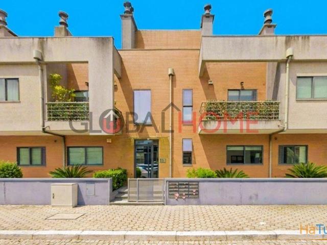 Duplex T2+1 com vista mar em Canidelo | 26064070080