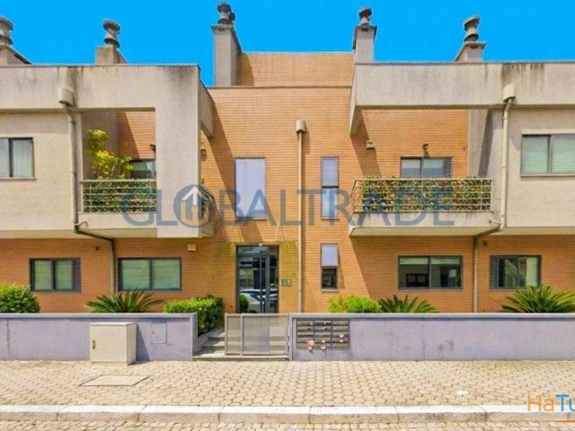 Duplex T2+1 com vista mar em Canidelo | 26064078975