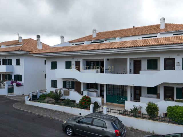 Duplex T2+2 em Lourinhã com Terraço e Proximidade à Praia
