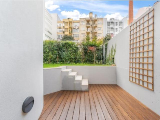 Duplex T2 com jardim, Campo Pequeno, Lisboa