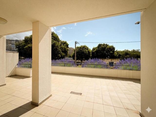 Duplex T2 com Grande Terraço Privativo em Oeiras Espaço, Conforto e Excelente Localização
