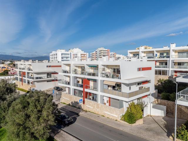 Duplex T2 De Canto Com Amplas Varandas E Garagem Perto Da Pr. 125m² Portimão