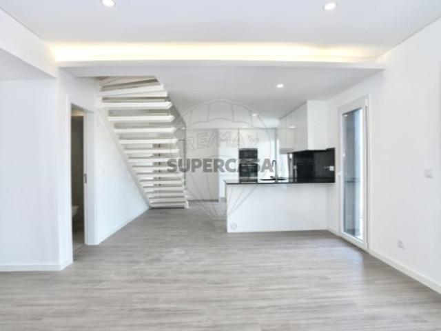 Duplex T2 em Amora