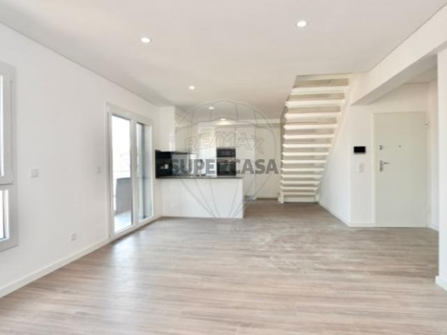 Duplex T2 em Amora