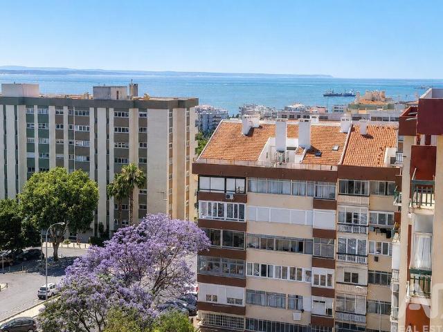 Duplex T2 em Oeiras e São Julião da Barra, Paço de Arcos e Caxias de 111 m²