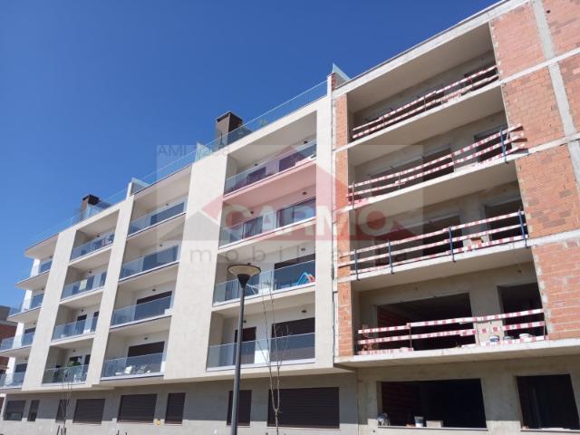 Duplex T3+1 Novo com Excelentes Acabamentos, parqueamento e Arrecadação. Oferta da Escritura