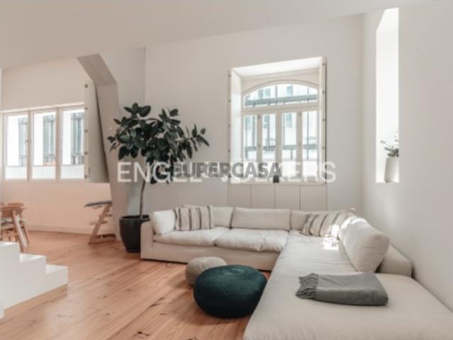 Duplex T3 1+2 moderno e minimalista em Santos