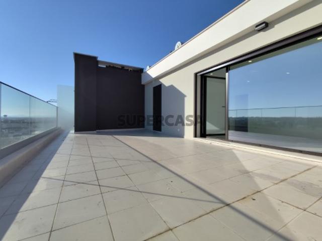 Duplex T3 com parqueamento e terraços