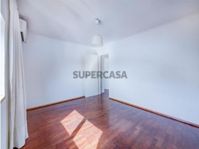 Duplex T3 em Carcavelos e Parede