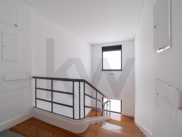 Duplex T3 Moderno com Terraço e Varanda – Moscavide
