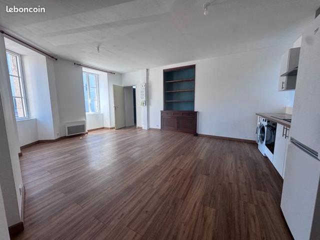 Duplex T3 rénové libre