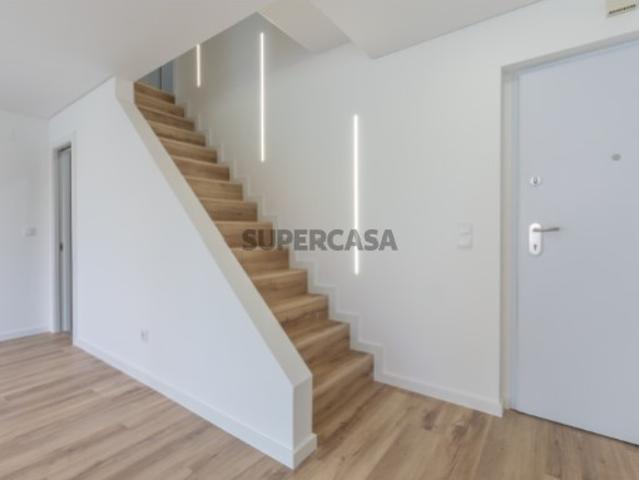 Duplex T3 Totalmente Remodelado nos Olivais Norte | Varanda | Design Moderno