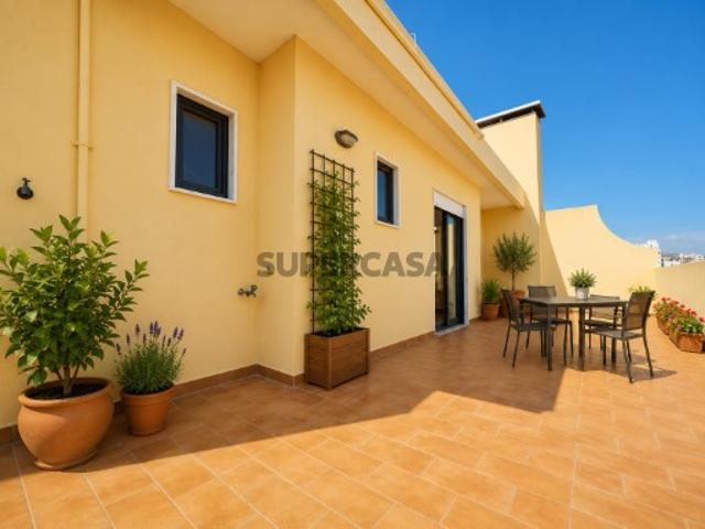 Duplex T4 com Terraço e 2 Lugares de Estacionamento no Centro de Faro