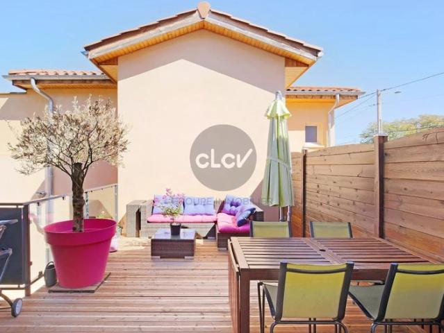 Duplex T4 climatisé avec TERRASSE DE 20m² et VUE MONTS D'OR