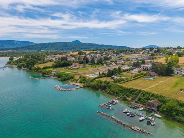 Duplex T4 d'Exception « Pieds dans l'eau » au cœur d'une Résidence Historique Excenevex
