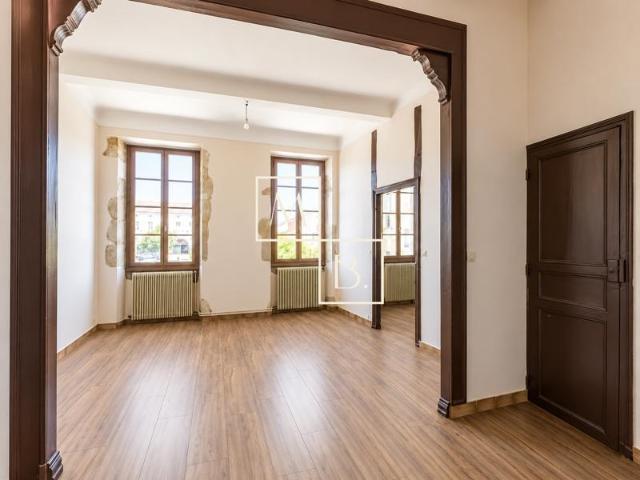 DUPLEX, T4 de 97m2, Place de l'Hôtel de Ville !