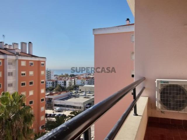 Duplex T4 em Carcavelos e Parede