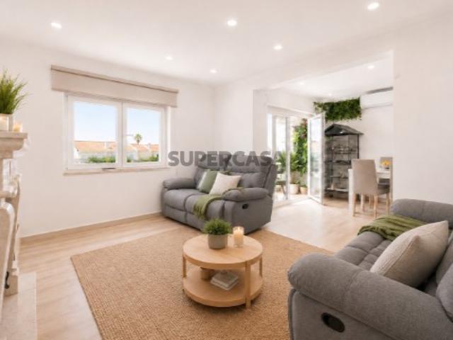 Duplex T4 em Charneca de Caparica e Sobreda