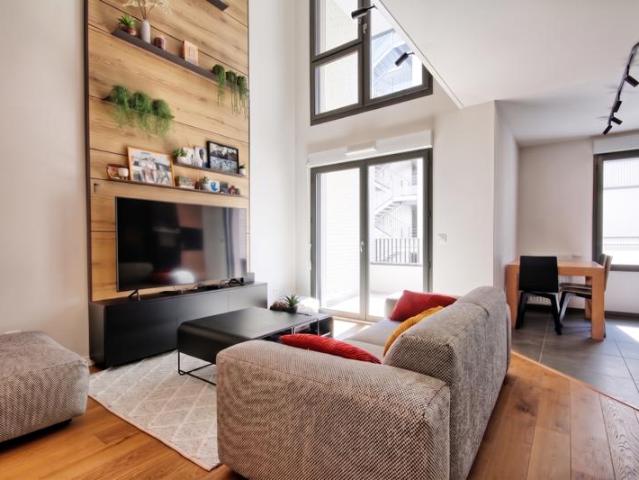 Duplex T4 en excellent état de 100 m2 aux Bassins à Flot pro