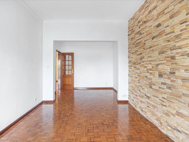 Duplex T4 junto Portas Benfica, ou permutamos 140m² Falagueira Venda Nova