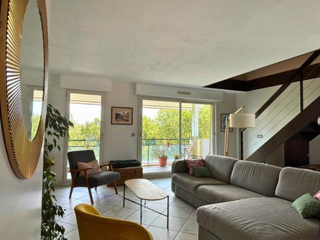 T4 Duplex Lumineux de 102 m² 3 chambres aux Portes de Genève