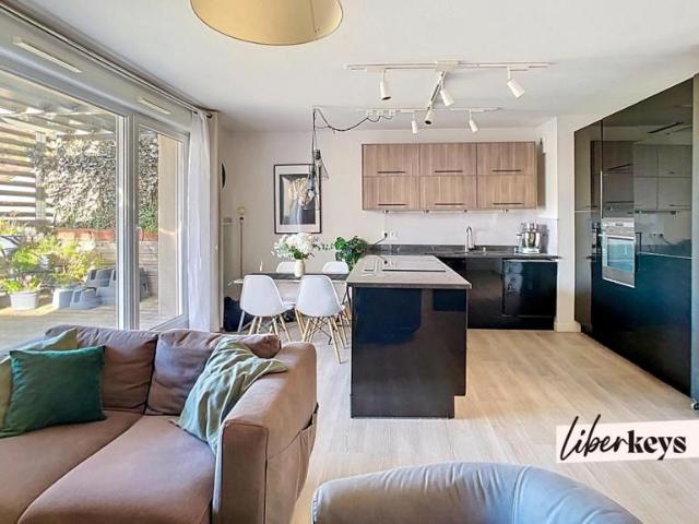 Duplex T5 traversant / Rillieux village / dernier étage / terrasse ouest / stationnement