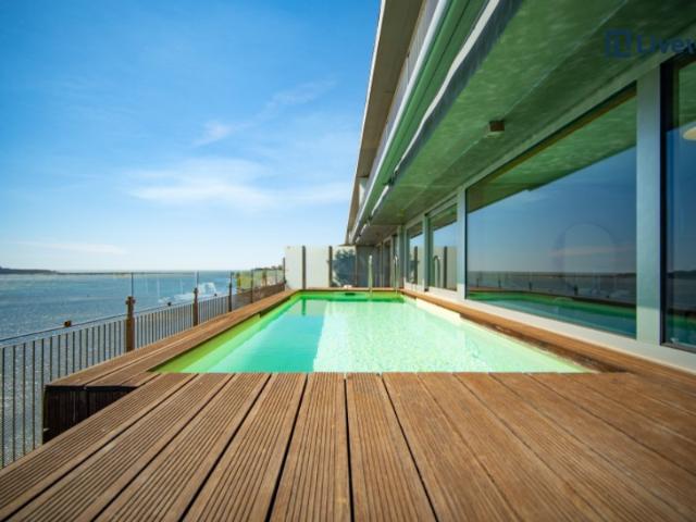 Duplex T6 com Piscina Privativa e Vista Panorâmica sobre o Rio Douro
