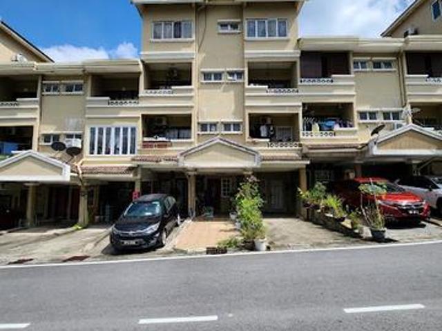 Duplex townhouse sri mahligai sksyen 9 shah alam facing pool renovated
