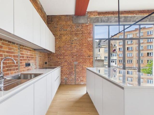 Duplex te huur in Brussel voor € 3.000 met 3 slaapkamers