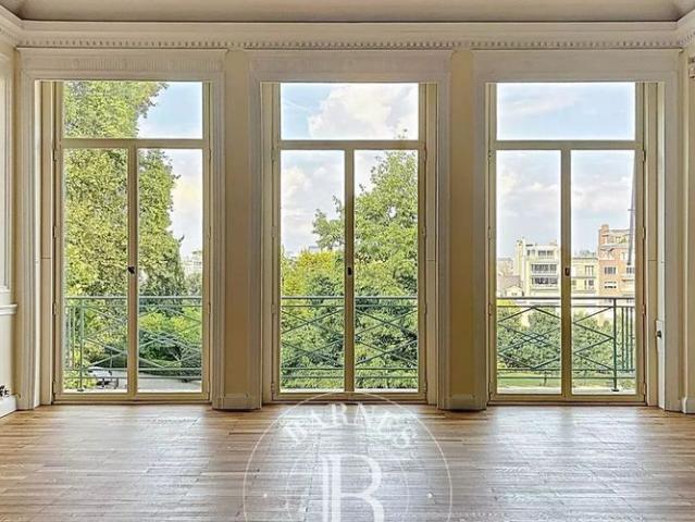 Duplex te huur in Elsene voor € 4.850 met 3 slaapkamers