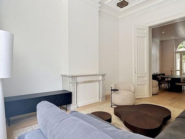 Duplex te huur in Elsene voor € 2.200 met 2 slaapkamers
