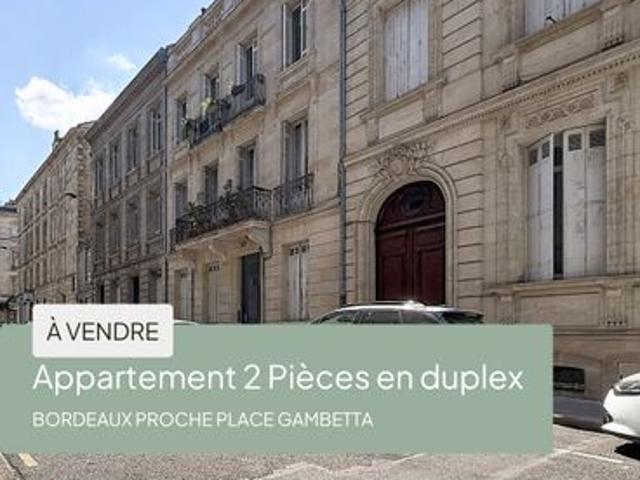Duplex traversant 2 pièces vendu meublé et équipé Bordeaux au calme à deux pas de la Place Gambetta