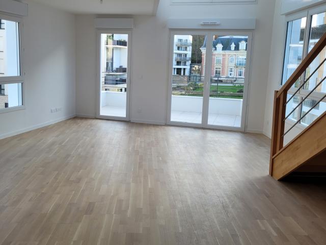 DUPLEX TRES BON ETAT SUR POISSY T4 AVEC 2 TERRASSE ET UN PARKING