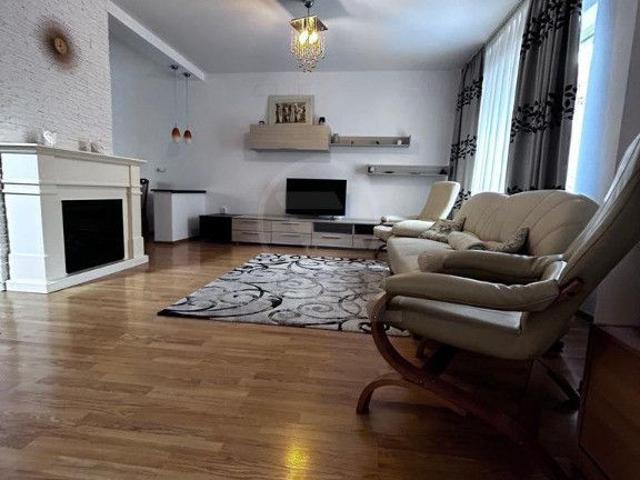Duplex zona Sub Cetate
