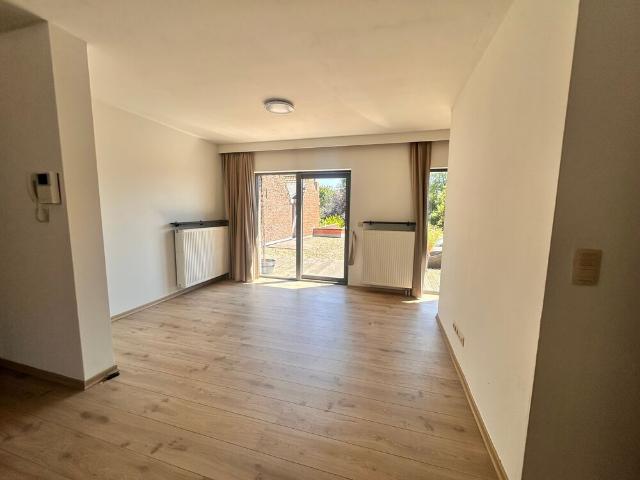 Duplexappartement met 3 slaapkamers, terras en 2 staanplaatsen te huur